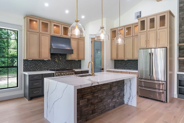 15086 Dewberry Ln, Conroe, TX 77302 - kitchen featuring stainless steel appliances, exhaust hood, light wood-style floors, backsplash, and a sink
