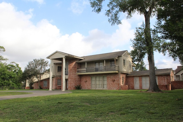 3603 Rio Vista St, Houston, TX 77021 - view of front of house featuring a balcony, a front yard, and brick siding