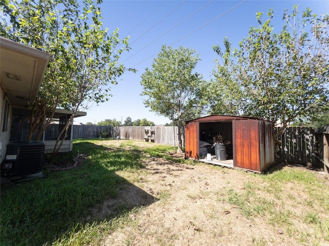 2907 Helmsley Dr, Pearland, TX 77584 - view of yard with central AC unit