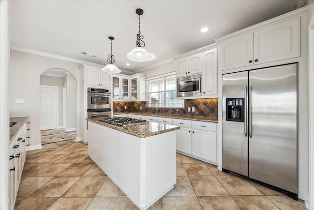 21 Fleming, Hitchcock, TX 77563 - kitchen with stainless steel appliances, arched walkways, crown molding, white cabinetry, and recessed lighting