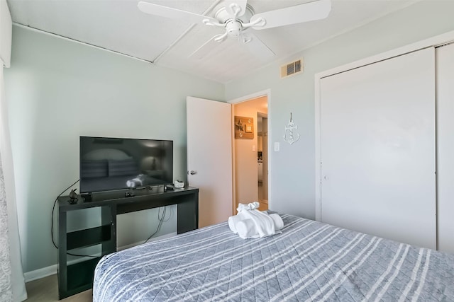 7310 Seawall Blvd Unit 907, Galveston, TX 77551 - bedroom with a ceiling fan and a closet