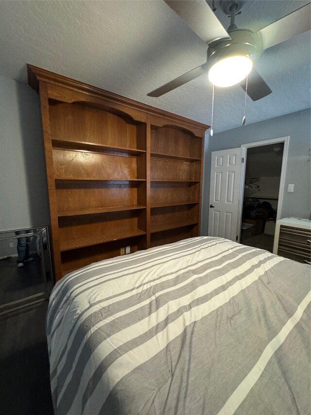 8007 E Oakwood Ct, Houston, TX 77040 - bedroom with a ceiling fan and a textured ceiling