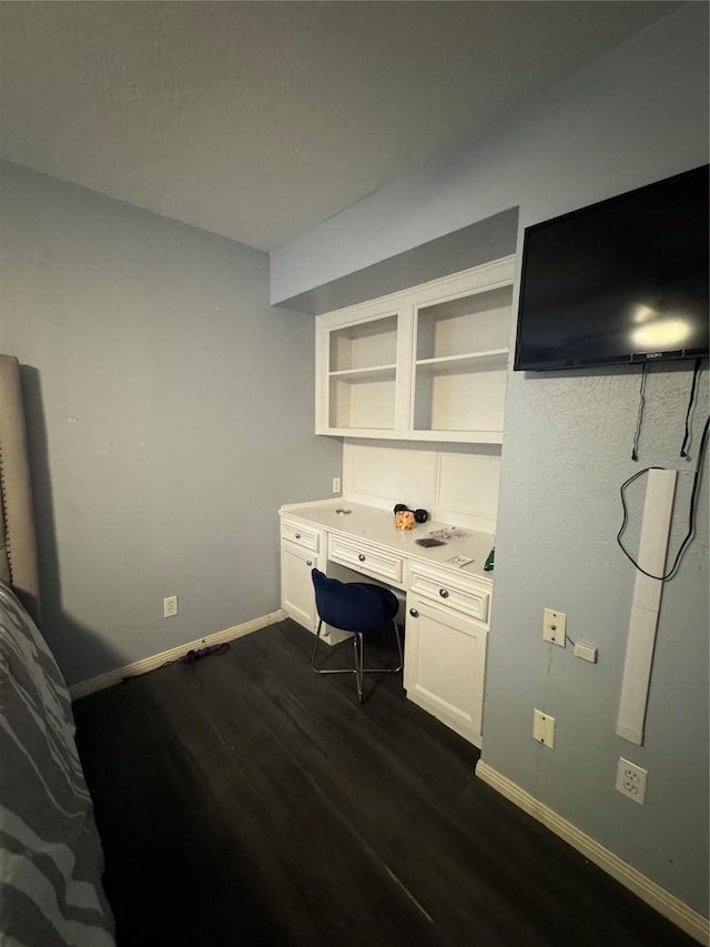 8007 E Oakwood Ct, Houston, TX 77040 - office area with dark wood-type flooring, baseboards, and built in desk
