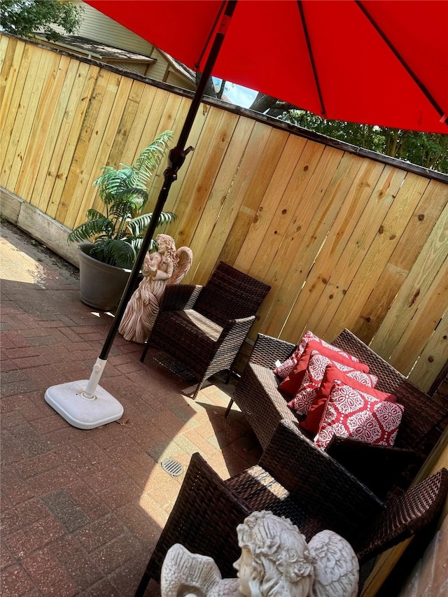 8007 E Oakwood Ct, Houston, TX 77040 - balcony featuring a patio area