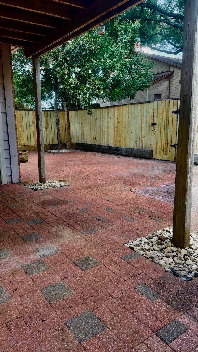 8007 E Oakwood Ct, Houston, TX 77040 - view of yard