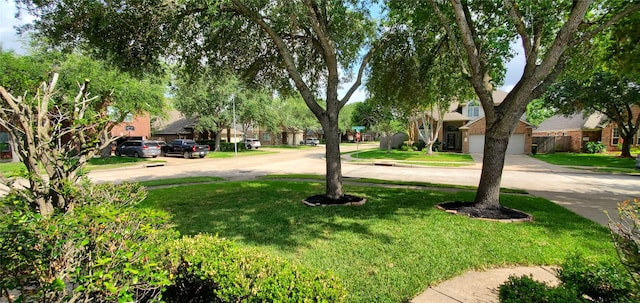 10208 Forest Spring Ln, Pearland, TX 77584 - view of green lawn featuring a residential view