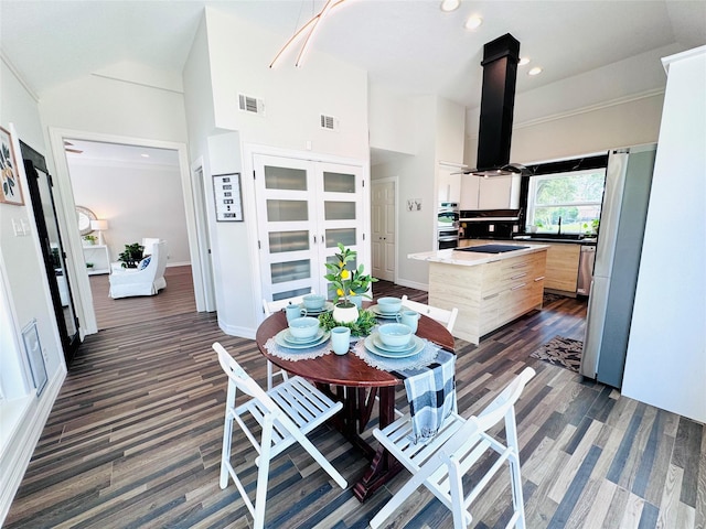 7210 Blenheim Palace Ln, Houston, TX 77095 - dining space featuring dark wood-style floors, baseboards, recessed lighting, and a towering ceiling