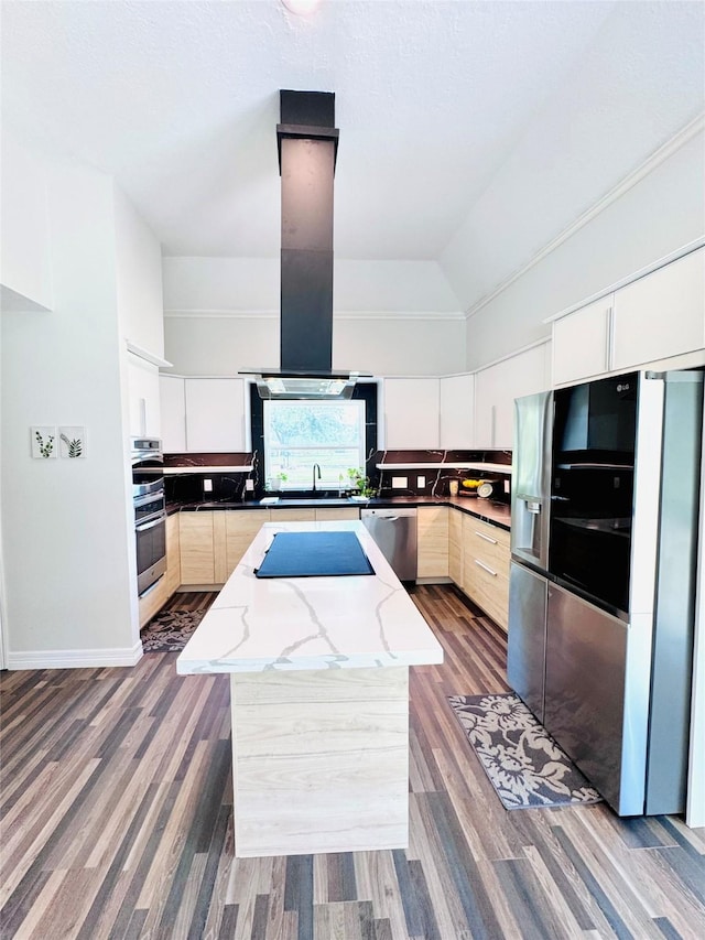 7210 Blenheim Palace Ln, Houston, TX 77095 - kitchen featuring appliances with stainless steel finishes, a center island, dark wood-style flooring, modern cabinets, and vaulted ceiling