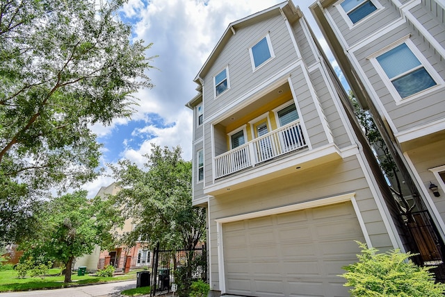2213 Bellefontaine St, Houston, TX 77030 - townhome / multi-family property with a balcony and an attached garage