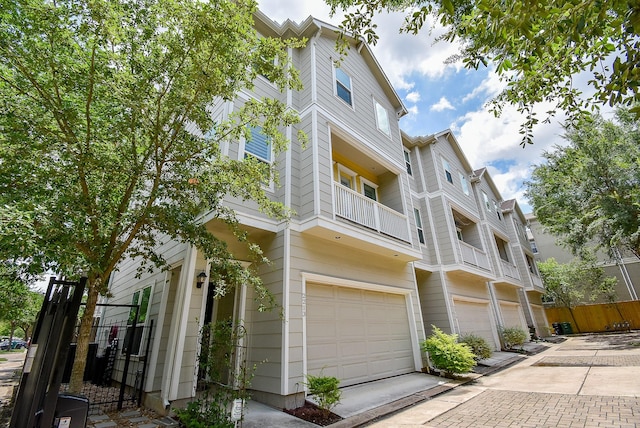 2213 Bellefontaine St, Houston, TX 77030 - view of front of property with an attached garage and a balcony