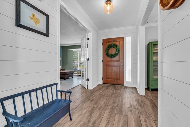 16310 Sir William Dr, Spring, TX 77379 - foyer featuring ornamental molding, wood finished floors, and baseboards