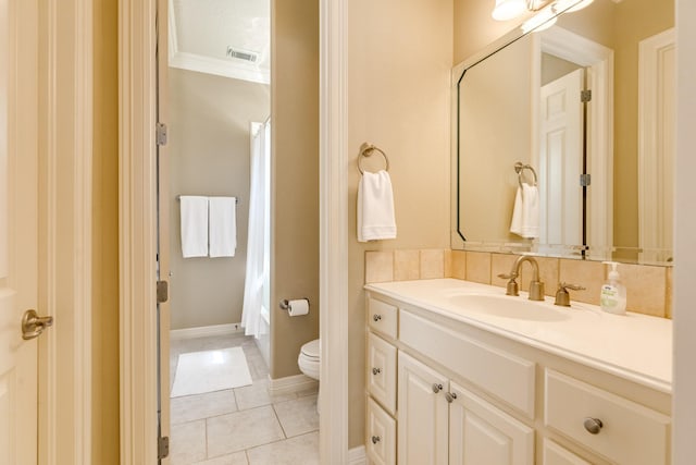 51 Northwood Ct, Lake Jackson, TX 77566 - full bath featuring toilet, vanity, tile patterned flooring, crown molding, and baseboards