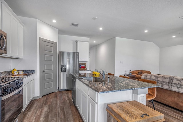 1709 Perch St, Alvin, TX 77511 - kitchen with a sink, stainless steel appliances, a center island with sink, dark wood-type flooring, and recessed lighting