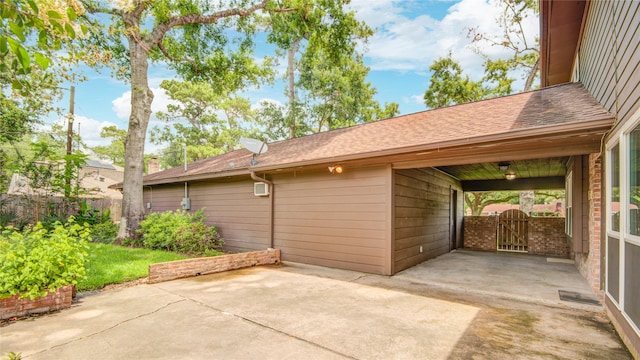 10902 Brentway Dr, Houston, TX 77070 - garage featuring a gate