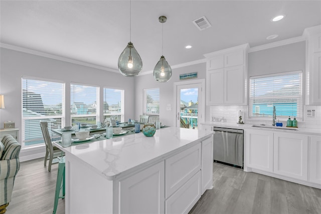 2336 Martinique, Crystal Beach, TX 77650 - kitchen featuring dishwasher, a sink, light wood finished floors, a center island, and crown molding