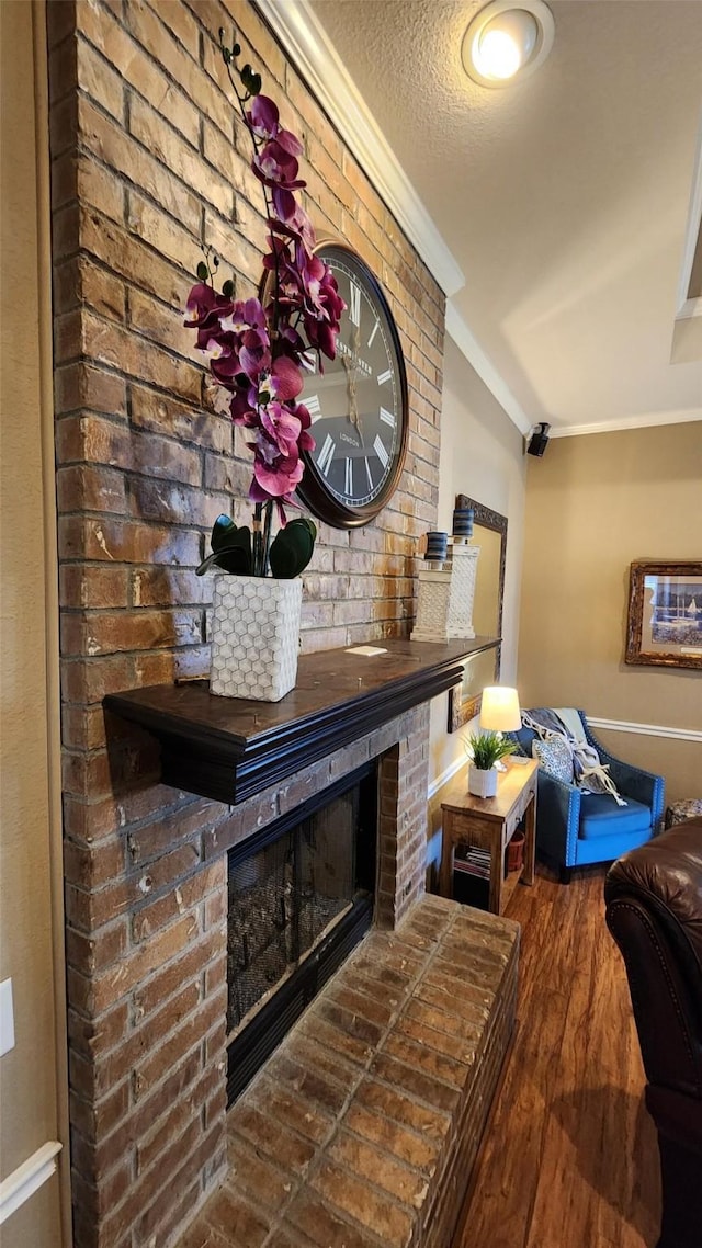 3905 Sierra Pl, Amarillo, TX 79118 - living area with crown molding, wood finished floors, and a textured ceiling