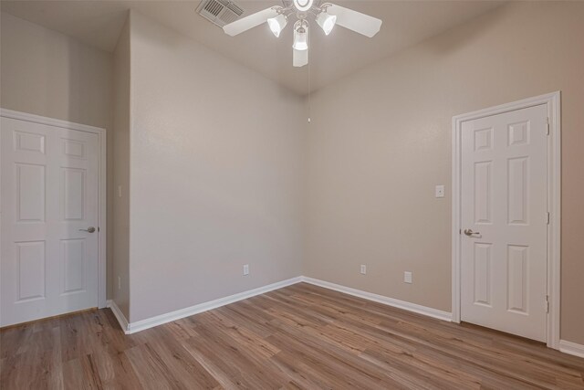 13409 Timberoak Ct, Rosharon, TX 77583 - unfurnished bedroom featuring light wood-type flooring, baseboards, and ceiling fan