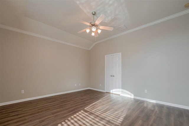 13409 Timberoak Ct, Rosharon, TX 77583 - unfurnished room with a ceiling fan, dark wood-style floors, baseboards, crown molding, and vaulted ceiling