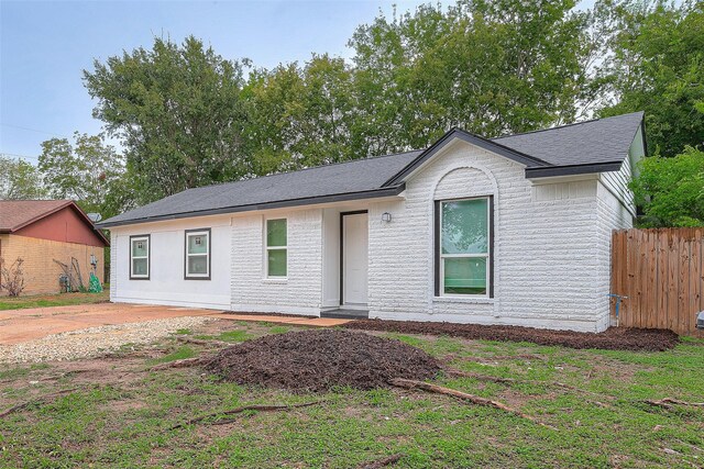 12111 Jutland Rd, Houston, TX 77048 - ranch-style house with roof with shingles