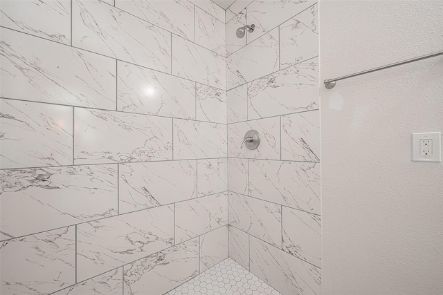 12111 Jutland Rd, Houston, TX 77048 - full bathroom with tiled shower