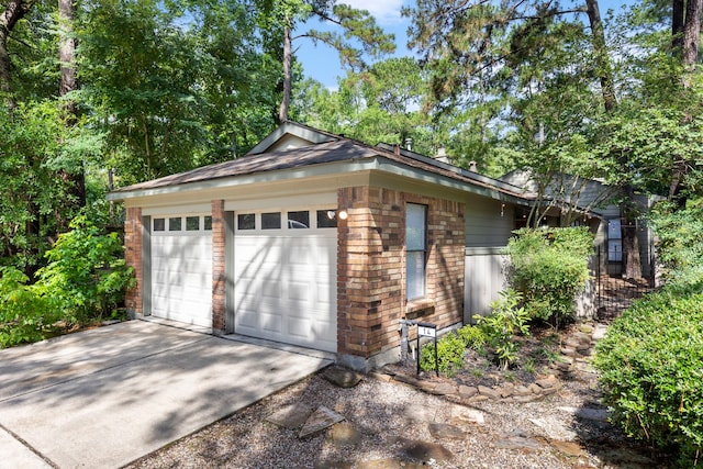 14 W Cobble Hill Cir, The Woodlands, TX 77381 - view of garage