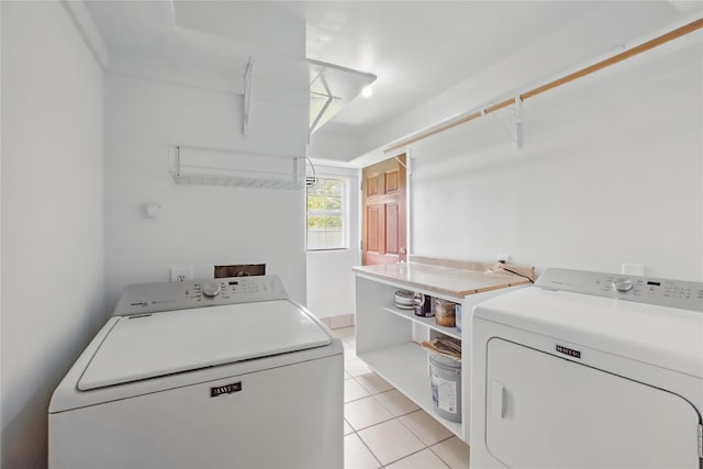 1118 Hammock St, Houston, TX 77009 - laundry room featuring washing machine and clothes dryer and light tile patterned floors