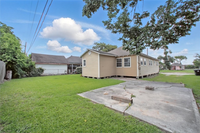 1118 Hammock St, Houston, TX 77009 - back of property featuring a patio and a lawn