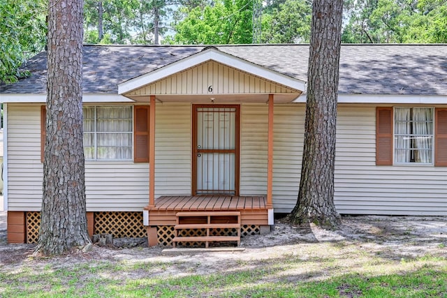 6 Hickory Holw, Huntsville, TX 77320 - view of front of home with a shingled roof and covered porch