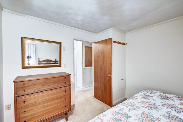 6 Hickory Holw, Huntsville, TX 77320 - bedroom with light colored carpet, baseboards, and crown molding
