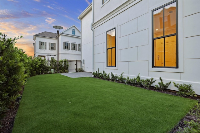 213 Sutton Row Pl, Houston, TX 77024 - view of yard at dusk
