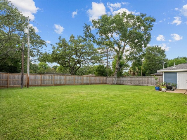110 Marshall St, League City, TX 77573 - view of yard