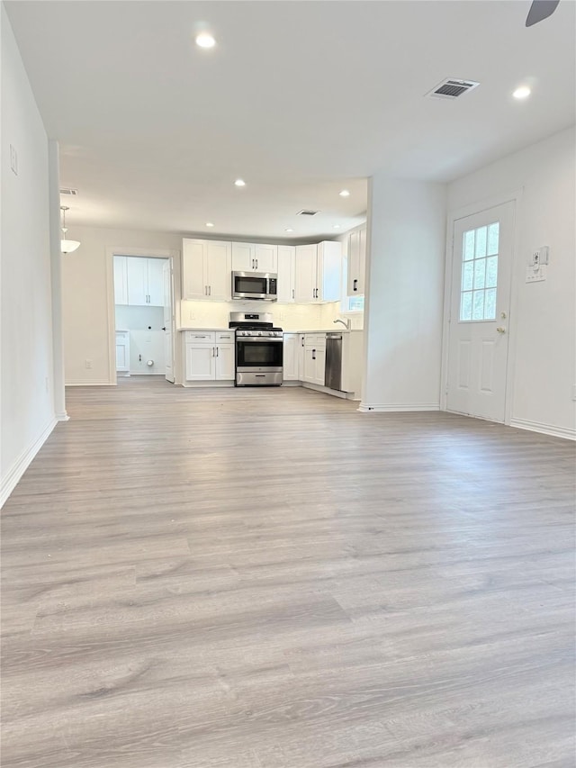 115 Penick Rd, Waller, TX 77484 - unfurnished living room with light wood-style floors, baseboards, recessed lighting, and a ceiling fan
