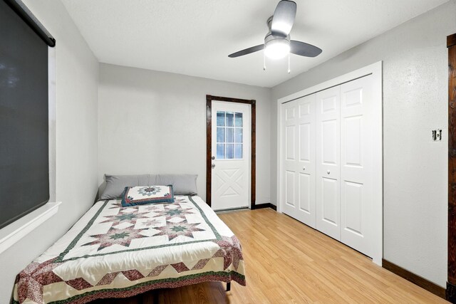 71 White Oak St, Point Blank, TX 77364 - bedroom featuring light wood-style floors, ceiling fan, baseboards, and a closet