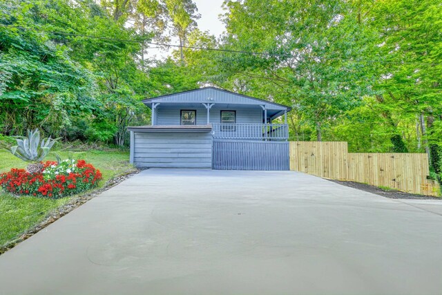 71 White Oak St, Point Blank, TX 77364 - view of front of property with driveway and a porch