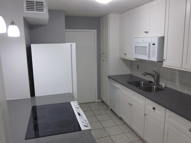 9797 Leawood Blvd Unit 1411, Houston, TX 77099 - kitchen featuring white appliances, a sink, backsplash, light tile patterned floors, and dark countertops