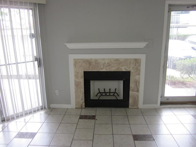 9797 Leawood Blvd Unit 1411, Houston, TX 77099 - detailed view of a fireplace and baseboards
