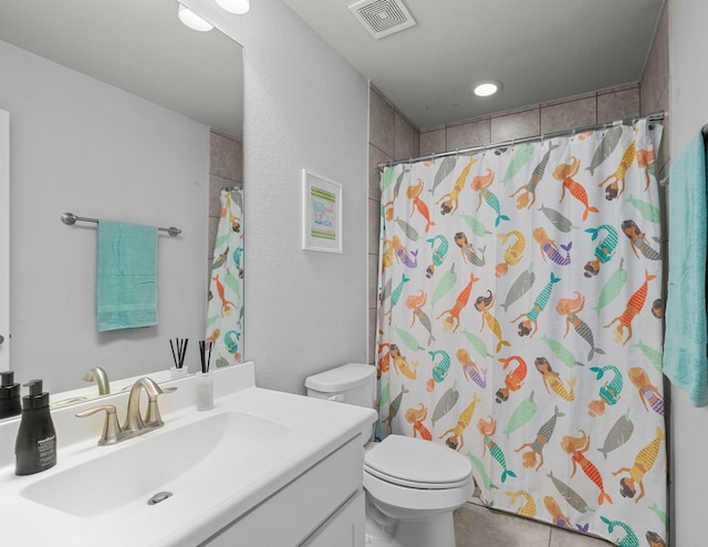 6407 Caparra Rock Ln, Sugar Land, TX 77479 - bathroom featuring vanity, toilet, and a shower with curtain