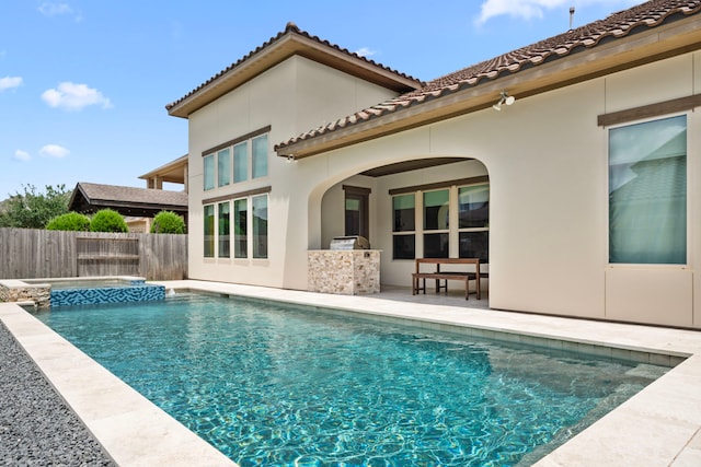 6407 Caparra Rock Ln, Sugar Land, TX 77479 - view of swimming pool with a patio area, exterior kitchen, and a pool with connected hot tub