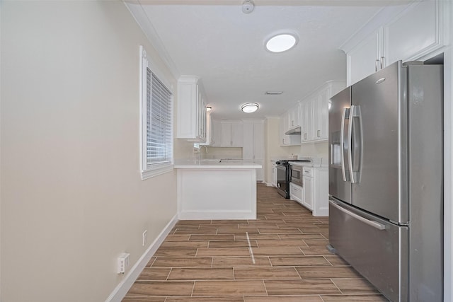 7130 Walkway St, Houston, TX 77036 - kitchen with appliances with stainless steel finishes, wood tiled floors, baseboards, and a peninsula