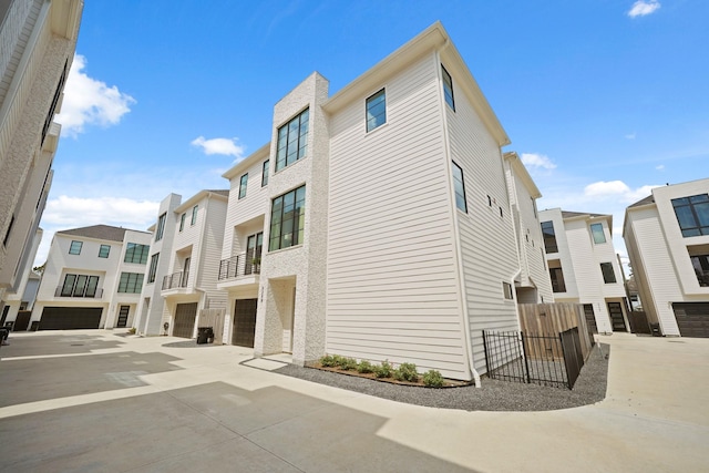 828 Wakefield Dr Unit B, Houston, TX 77018 - view of property featuring a residential view and driveway