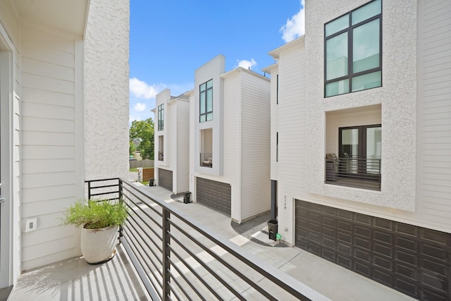 828 Wakefield Dr Unit B, Houston, TX 77018 - view of balcony