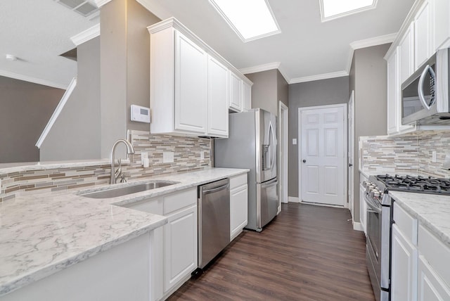 17139 Oakwood Chase Dr, Spring, TX 77379 - kitchen featuring stainless steel appliances, a sink, white cabinets, backsplash, and dark wood-type flooring