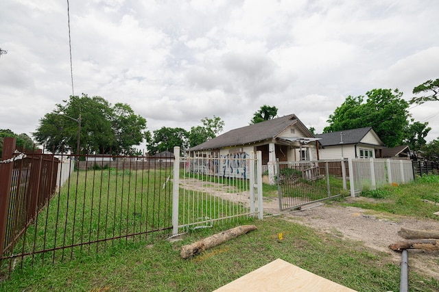 418 Coronado St, Houston, TX 77009 - view of yard with a gate