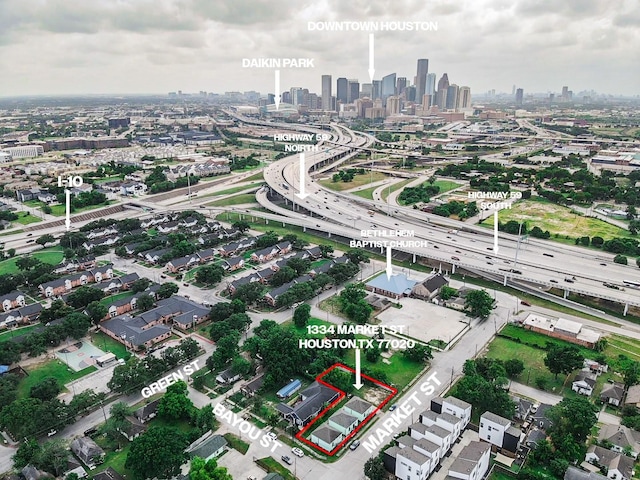 3114 Market St, Houston, TX 77020 - view of property location featuring a highway, property parcel outlined, and city skyline