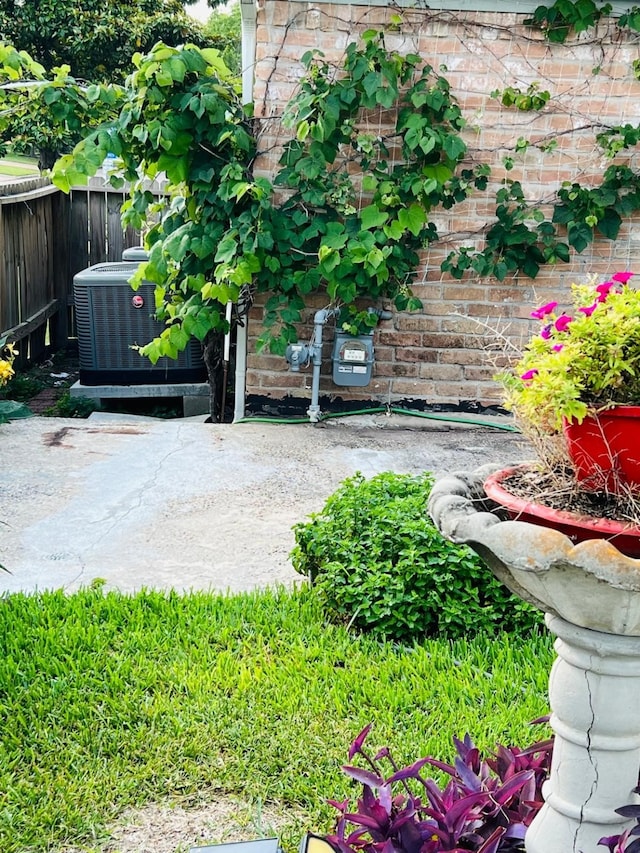 6639 Seaton Valley Dr, Spring, TX 77379 - view of yard featuring central AC unit