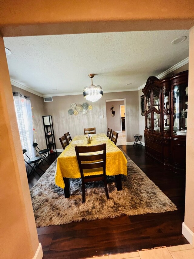 6639 Seaton Valley Dr, Spring, TX 77379 - dining room featuring wood finished floors, ornamental molding, baseboards, and a chandelier