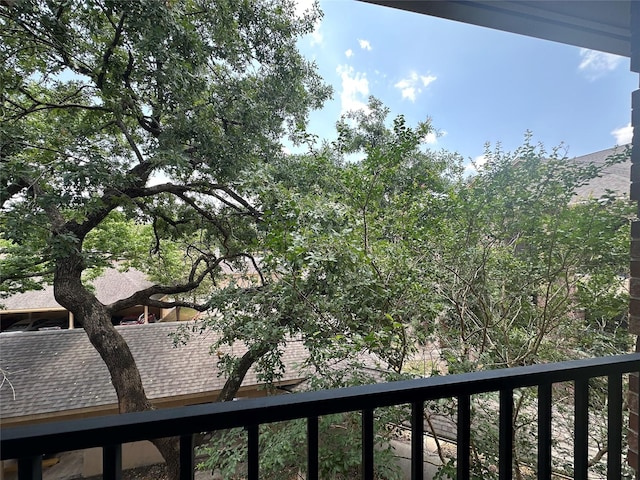2815 Kings Crossing Dr Unit 308, Houston, TX 77345 - view of balcony