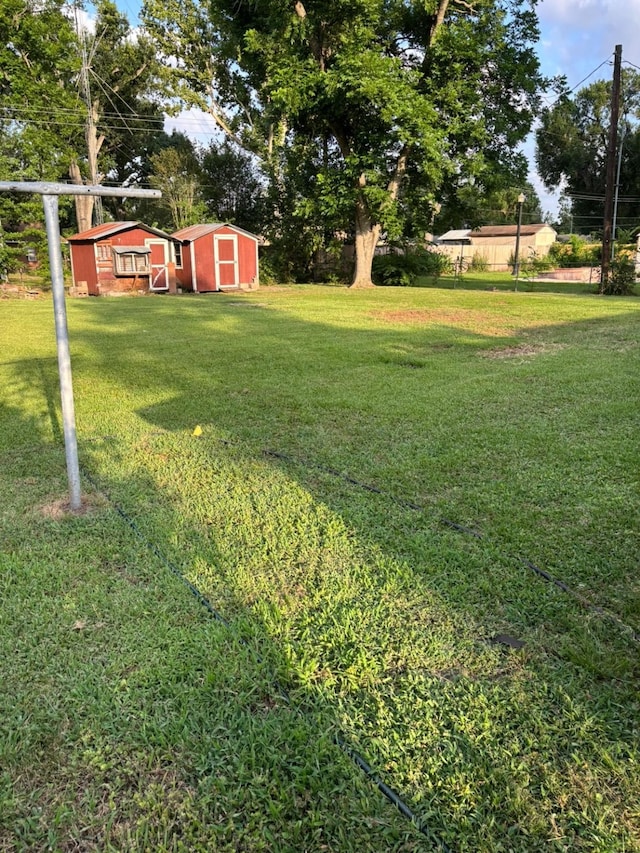 3706 Galway Ln, Houston, TX 77080 - view of grassy yard