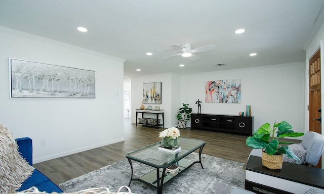 5313 De Lange Ln, Houston, TX 77092 - living area featuring crown molding, recessed lighting, ceiling fan, and wood finished floors