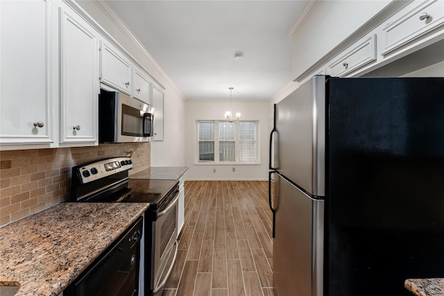 5515 Strack Rd Unit 101, Houston, TX 77069 - kitchen with appliances with stainless steel finishes, crown molding, a chandelier, white cabinets, and light wood-type flooring